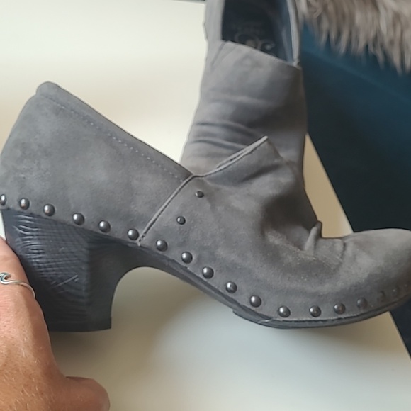 Dansko gray suede shoes size 39 - Picture 3 of 4